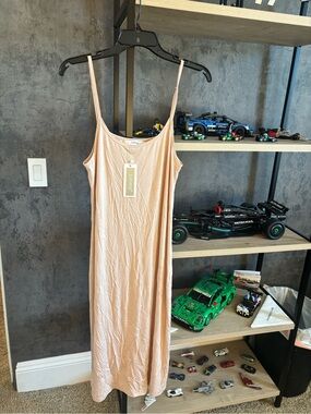 LOVASY Sleeveless Slip Dress in Light nude/blush